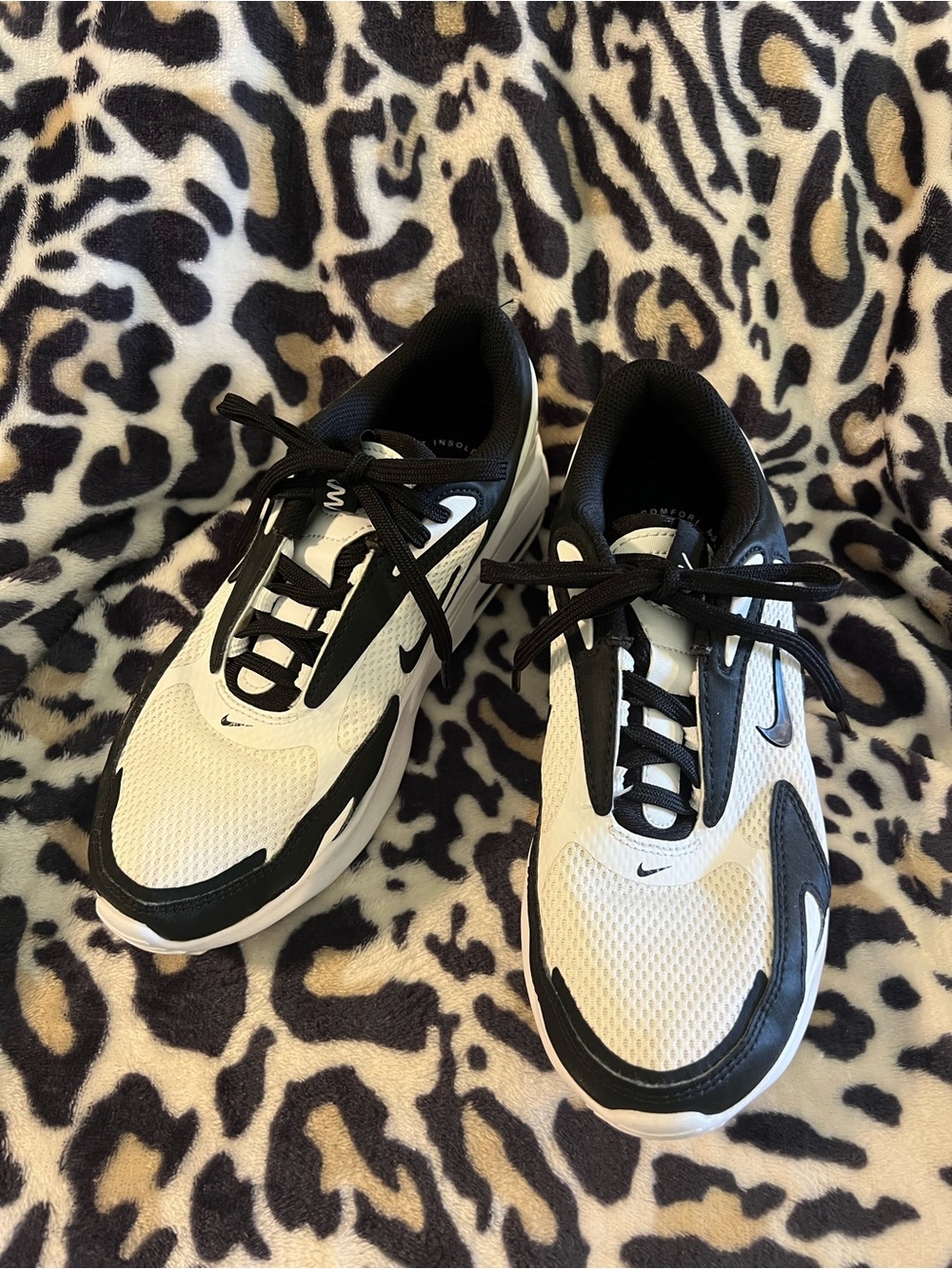 Nike Air Max Bolt Woman’s Sneakers Size 7.5